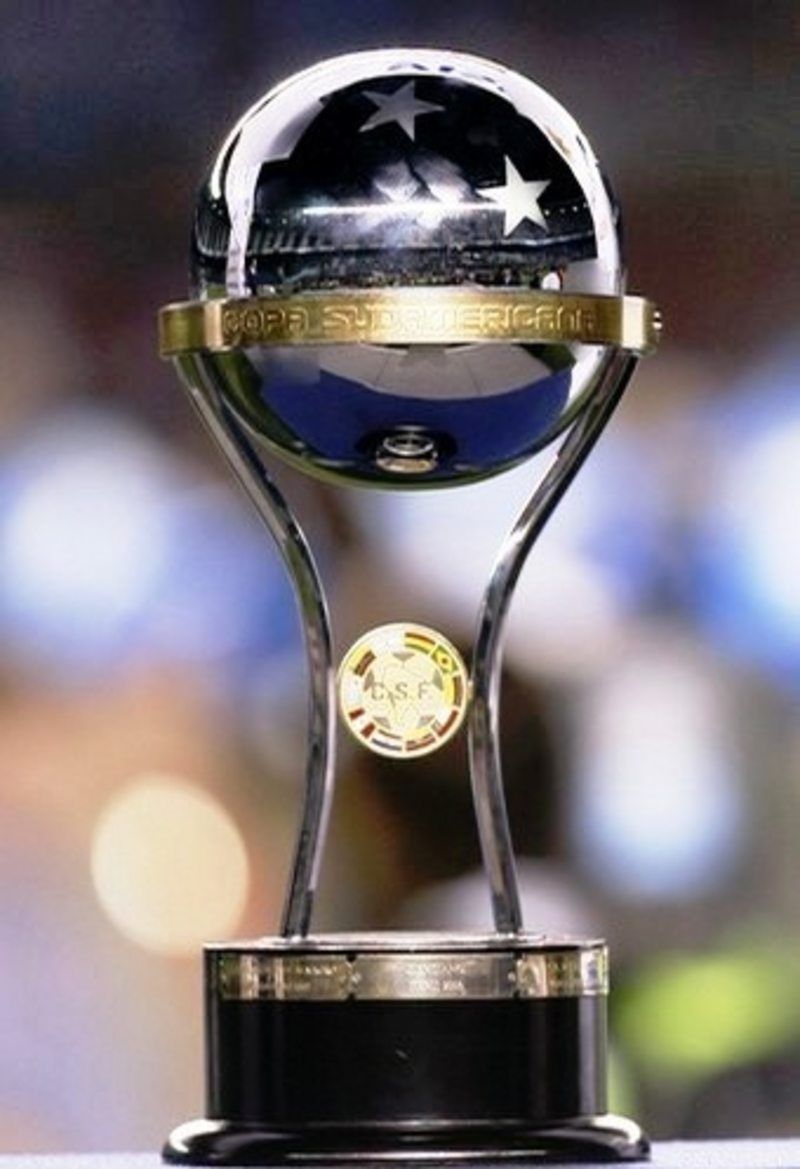 Copa Sudamericana trophy