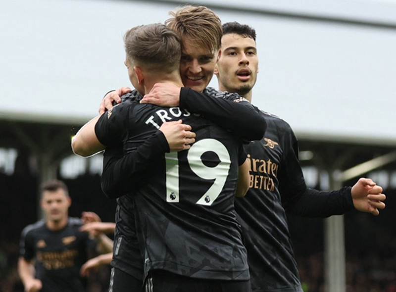 support Lænestol I tide Fulham vs Arsenal Football Match Video: Hat-Trick of Assists and an Intense  Battle (EPL Highlights)